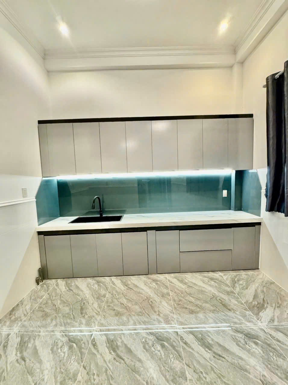 14705997241355018675