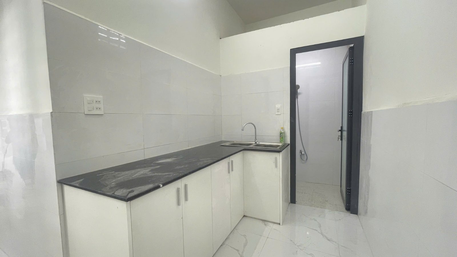 Có nên mua nhà đất Cần Thơ qua môi giới? - Có thể, nhưng bạn cần làm việc với môi giới uy tín để tránh rủi ro.