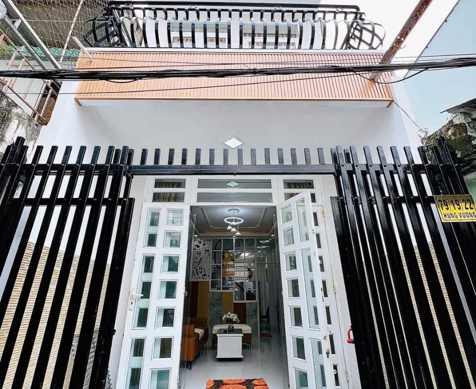 BÁN NHÀ Nhà trệt lầu hẻm 67 Hùng Vương cặp công An phòng cháy