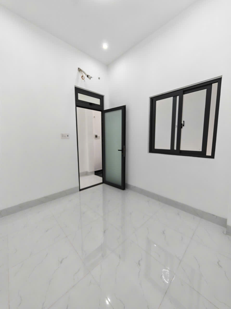 304295981174973173636