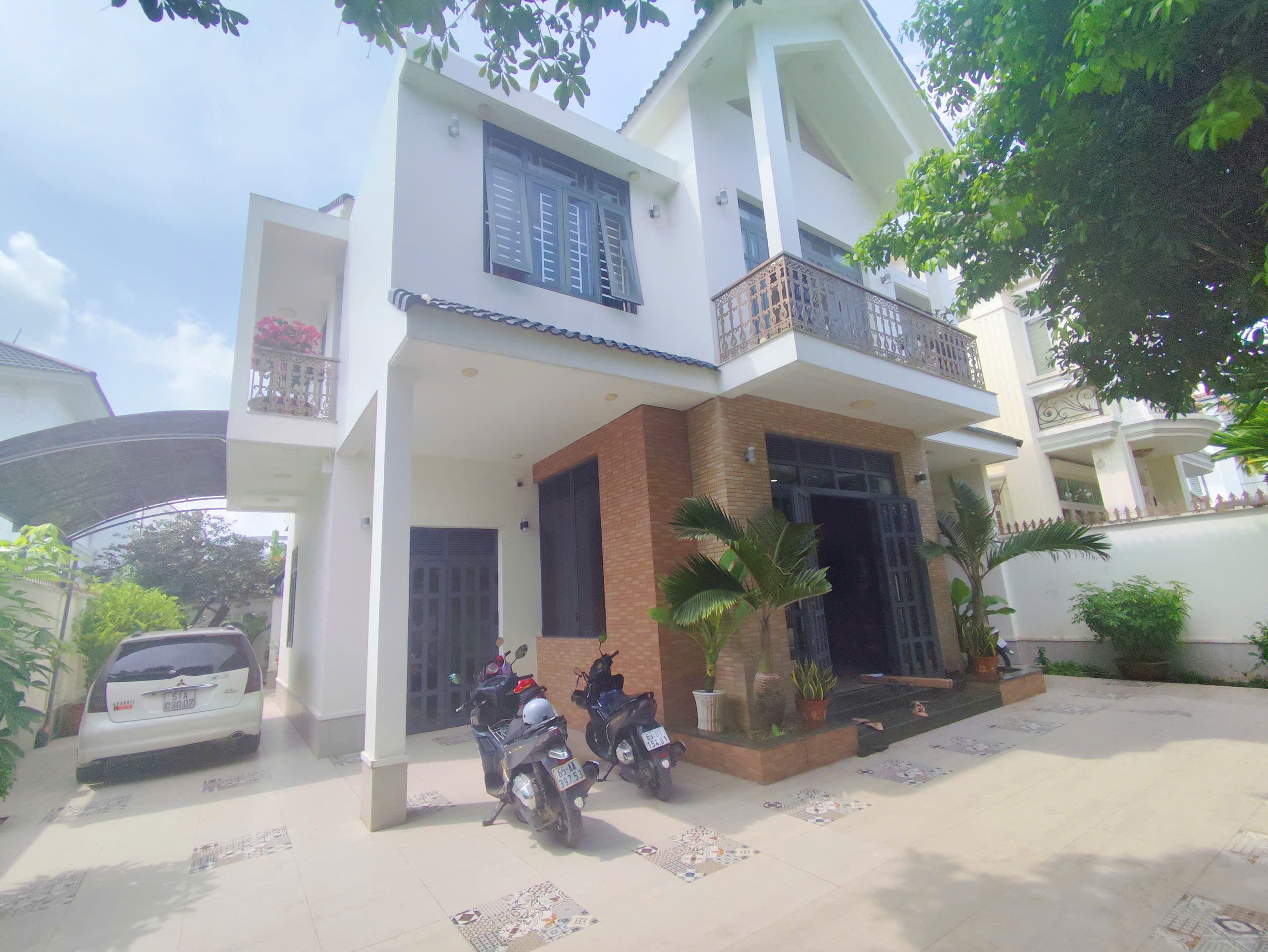 36166687882213679652