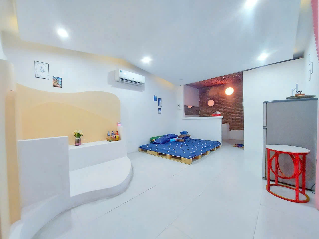 438c5041ca7946271f6819