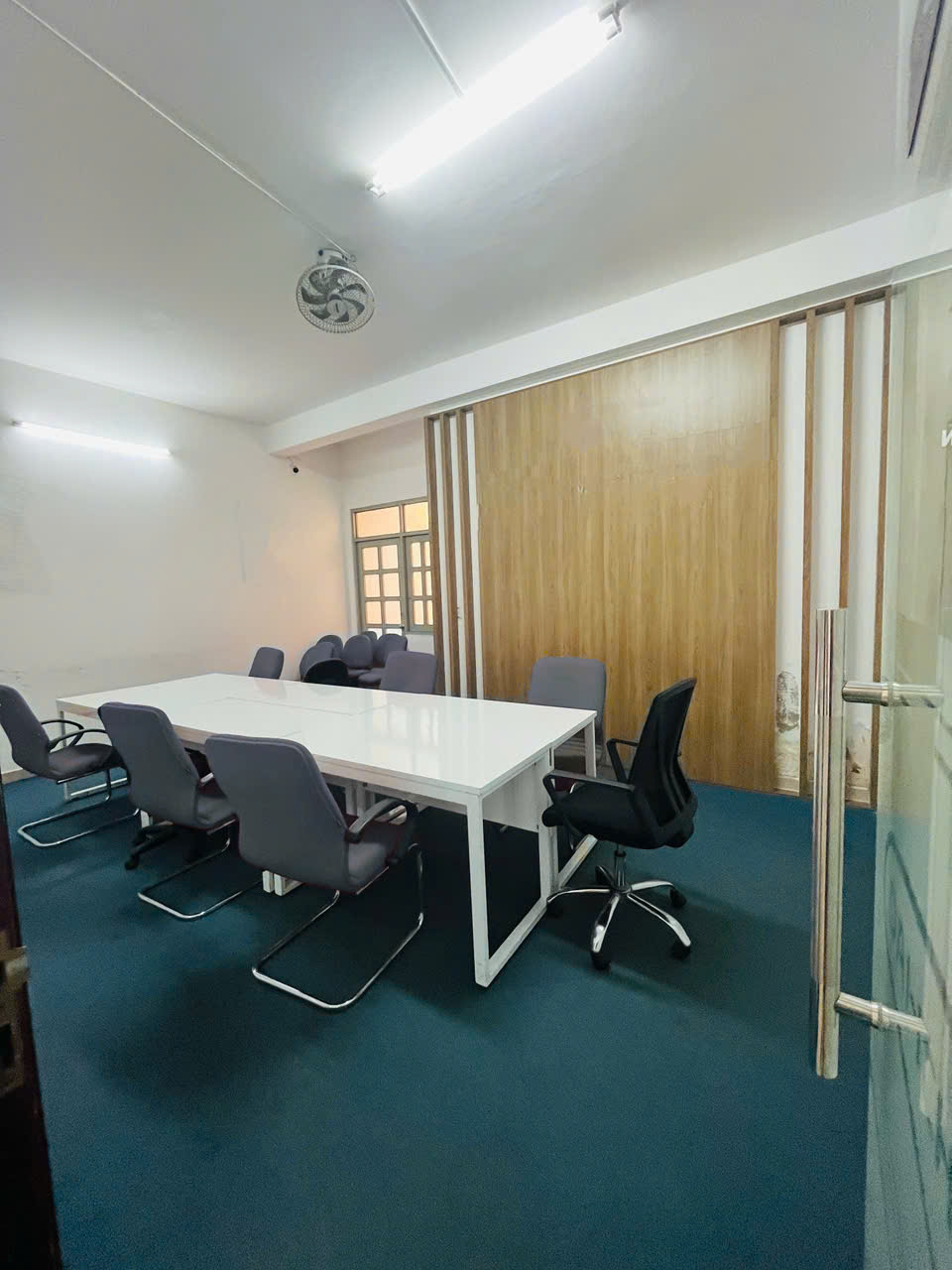 91884621696978407890