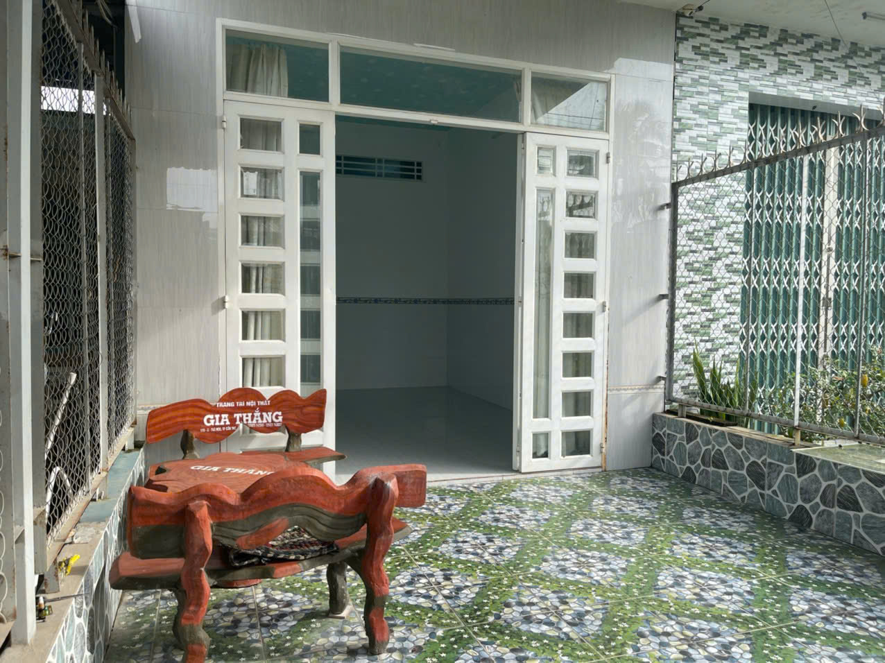 Không gian phòng khách nhà cho thuê giá rẻ tại Bình Thủy, Cần Thơ